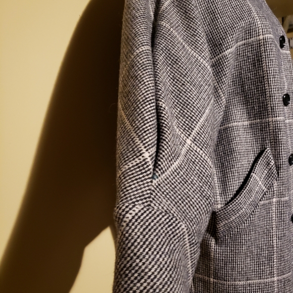 Wool blend coat by Alorna. - Picture 6 of 9